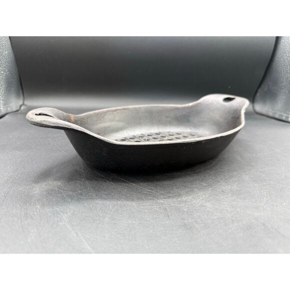 Vintage Oval Cast Iron Grilling Pan - 6”x6” - Picture 6 of 8